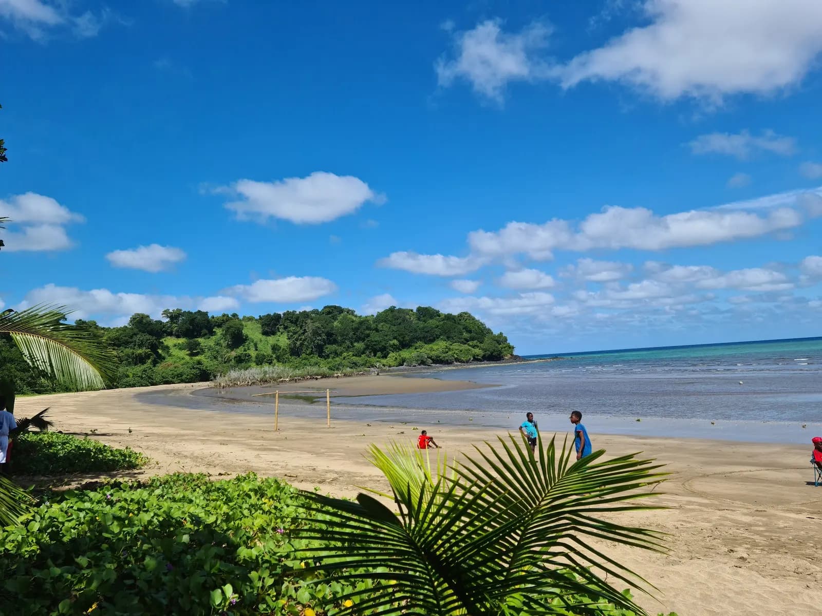 La plage de Bambo Ouest, commune de Bouéni, au sud de Mayotte