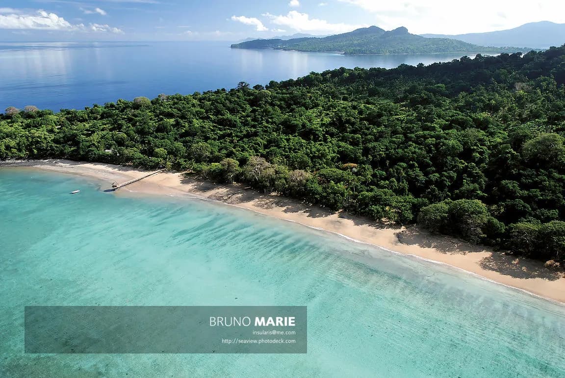 La plage de Mbouanatsa et le lagon, presqu’île de Bouéni (Mayotte)